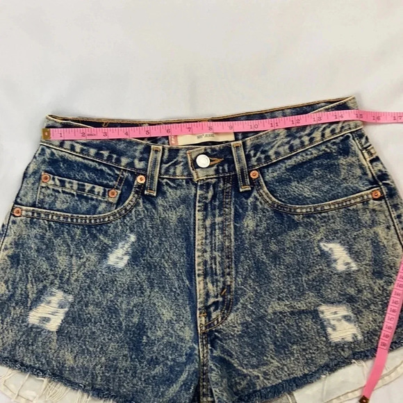 Levi’s 505 Women’s 31 Non Stretch Distressed Regular Fit Cut Off Denim Short - Picture 8 of 11